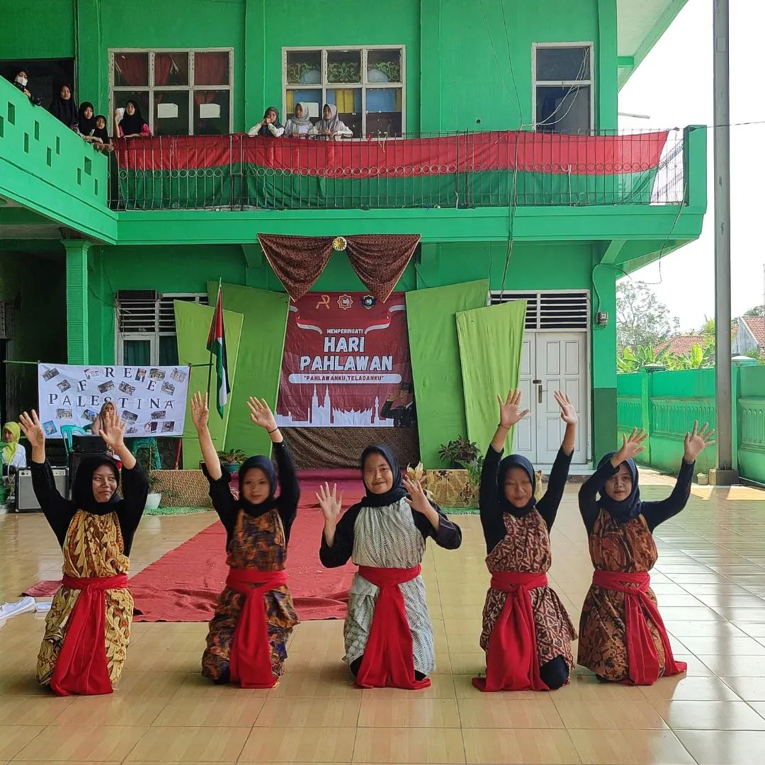 HARI PAHLAWAN